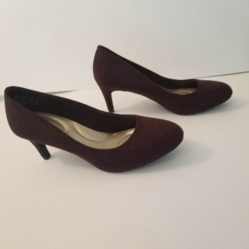 Dexflex Comfort  Brown Suede Pumps, Heels (size 7.5 W)